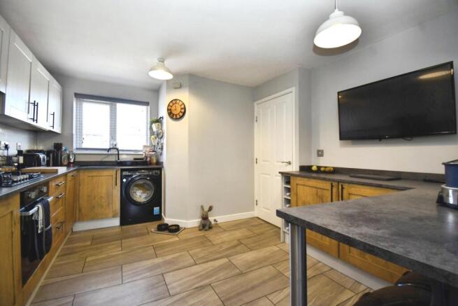 3 bed Semi-Detached for sale Image 6