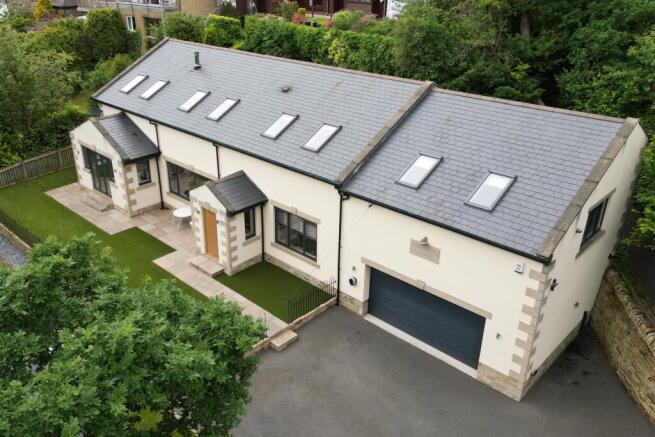 5 bed Detached for sale Image 4
