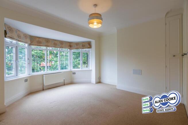 5 bed Semi-Detached to rent Image 9