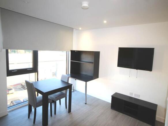 Studio to rent Image 4