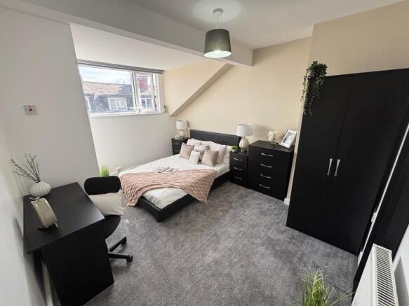 4 bed Terraced to rent Image 8