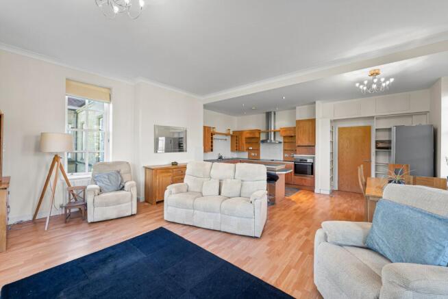 2 bed Flat for sale Image 5