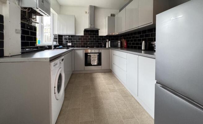 4 bed Terraced to rent Image 10