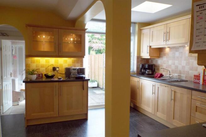 2 bed House to rent Image 4