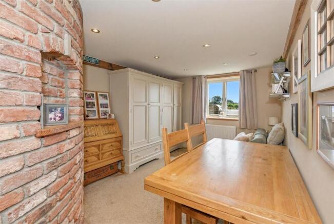 4 bed Semi-Detached for sale Image 12