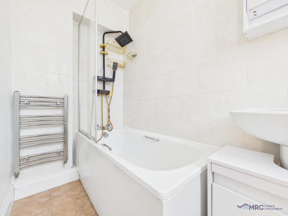 2 bed Terraced to rent Image 11