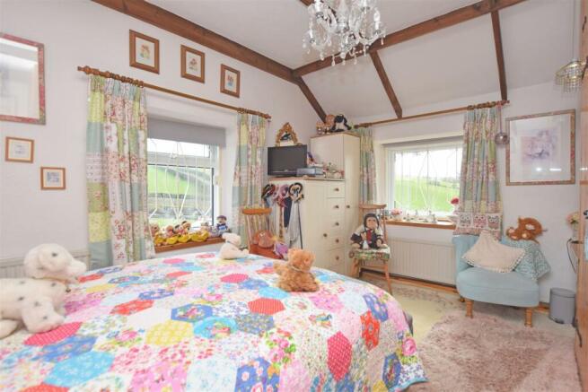 Bedroom 1.JPG