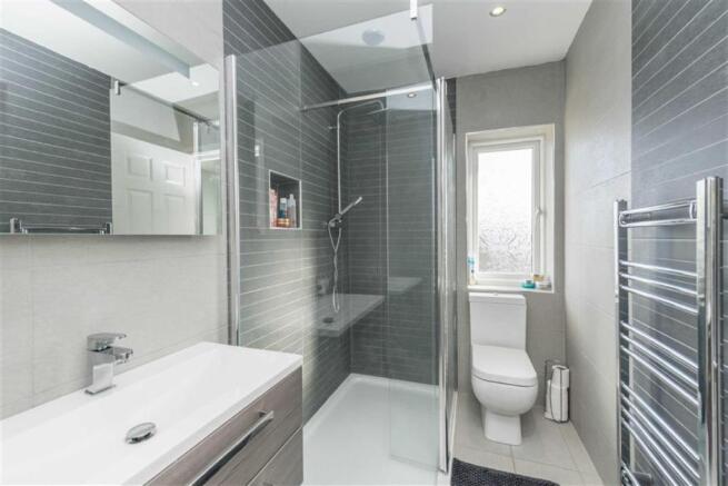SEPARATE SHOWER ROOM
