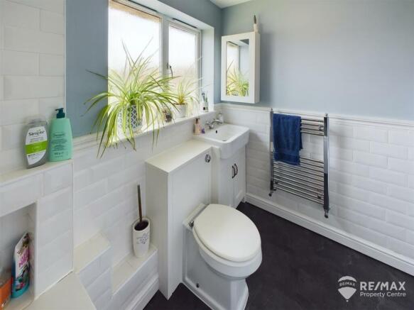 Bathroom (2).jpg