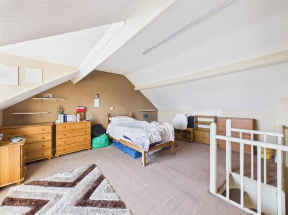 3 bed Semi-Detached for sale Image 9