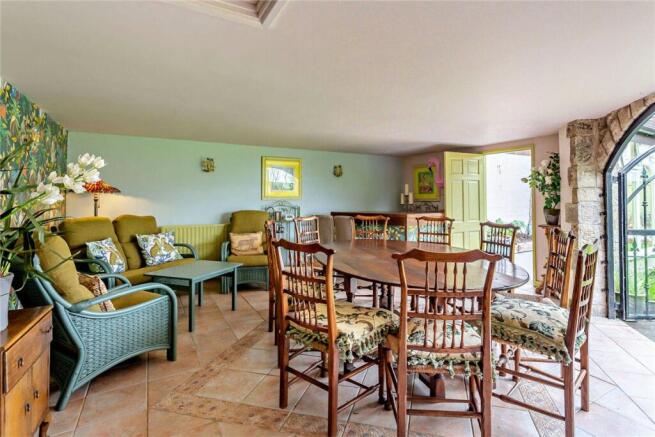 5 bed Detached for sale Image 7