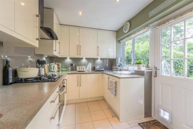 8 Bosley Close-001.JPG