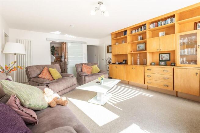 33 Pine View (3).jpg