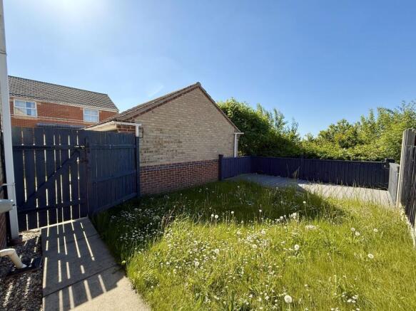2 bed Semi-Detached to rent Image 12