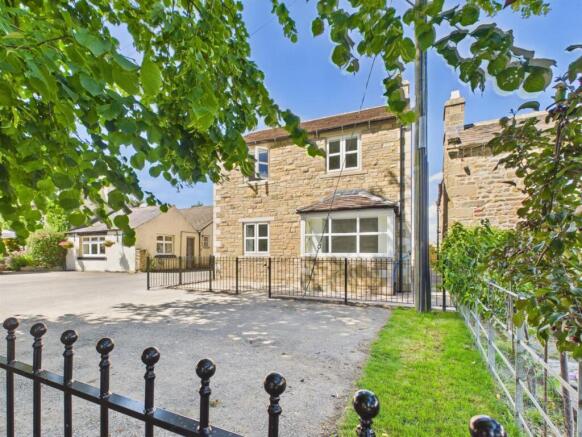 4 bed Detached for sale Image 12