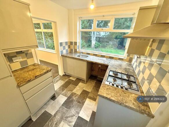 3 bed Semi-Detached to rent Image 4