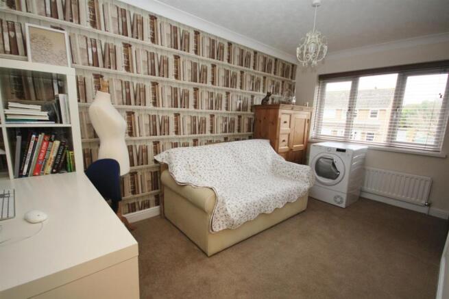 BEDROOM 2