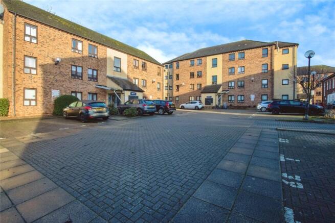 2 bed Flat for sale Image 11