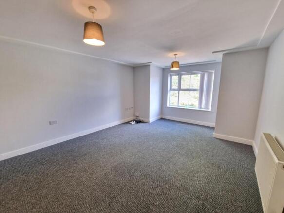2 bed Flat to rent Image 4