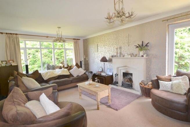 lounge 1.JPG