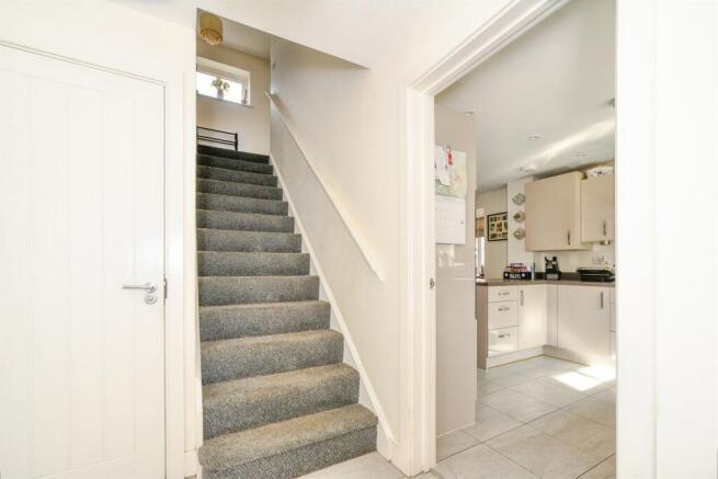 Queens Close, Watchfield, SWINDON photo 4