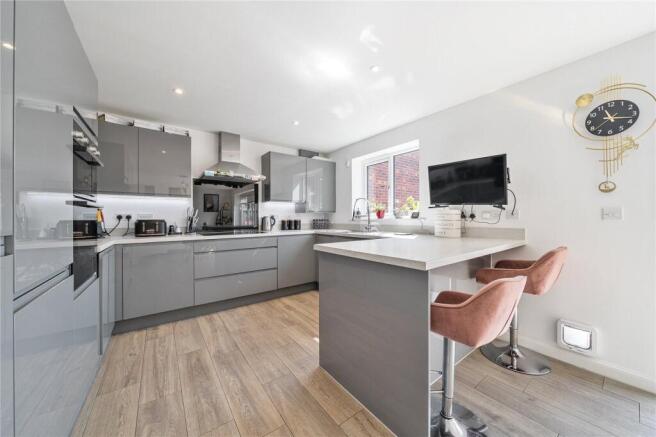 4 bed Detached for sale Image 5