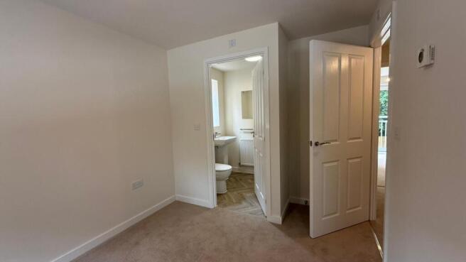 4 bed Terraced to rent Image 4