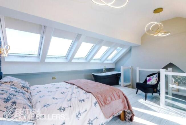 5 bed Semi-Detached for sale Image 10