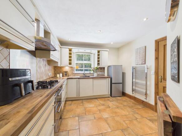 4 bed Semi-Detached for sale Image 7