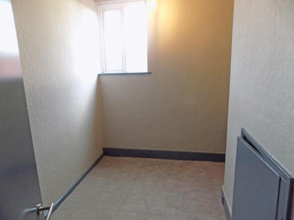 2 bed Apartment to rent Image 11
