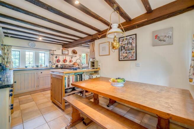 5 bed Detached for sale Image 7