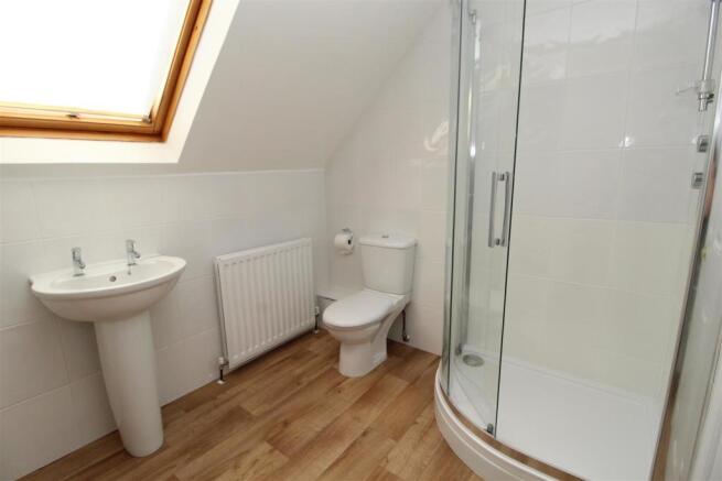 FIRST FLOOR BATHROOM