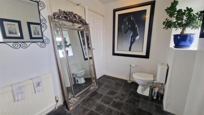 Bathroom1.jpg