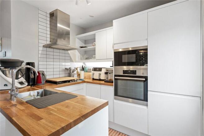 Links Road, London, SW17 photo 4