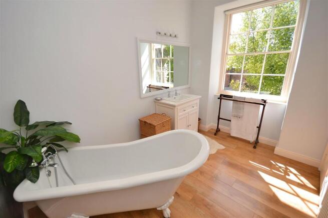 Master En-suite.jpg
