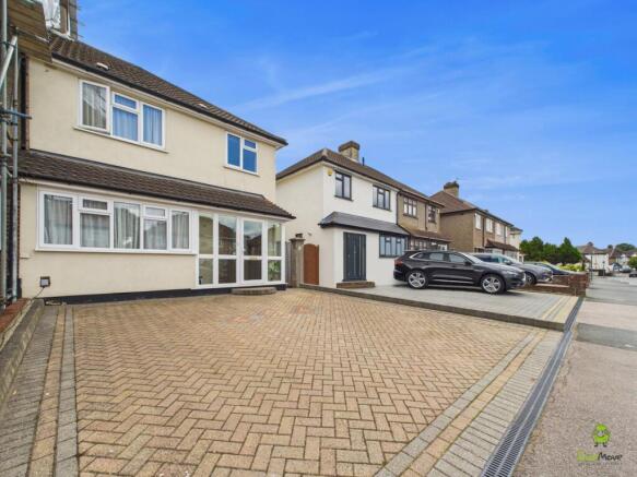 Presented by Nicoleta at EweMove Bexleyheath and D