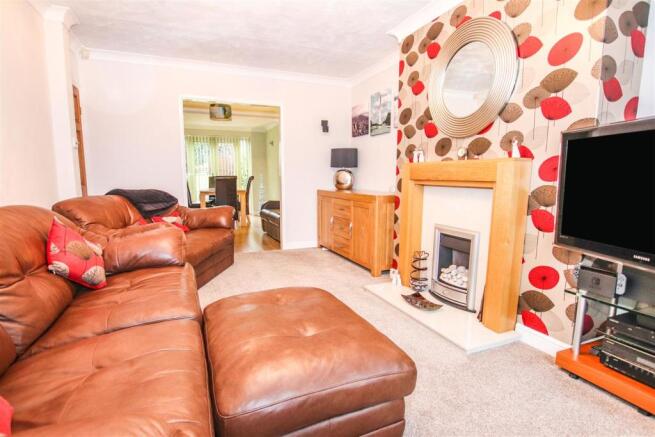 BAY FRONTED LOUNGE