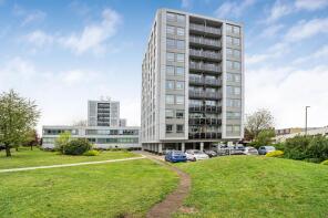 100, Wellington Close, Walton-on-thames KT12 1BE