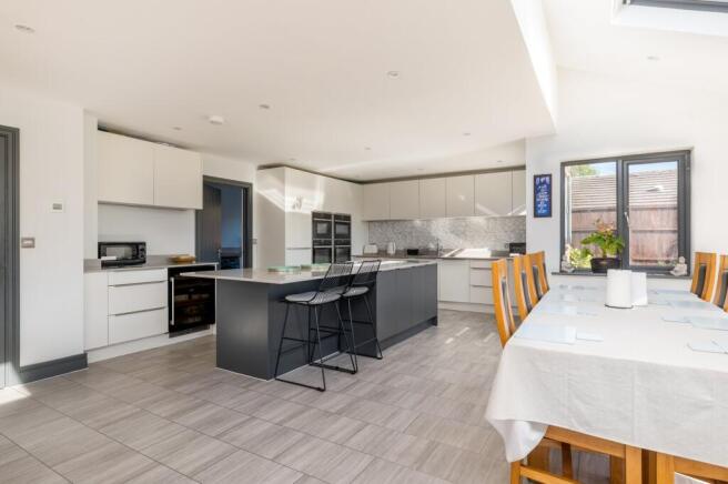Village Road, Bromham, Bedfordshire, MK43 photo 5