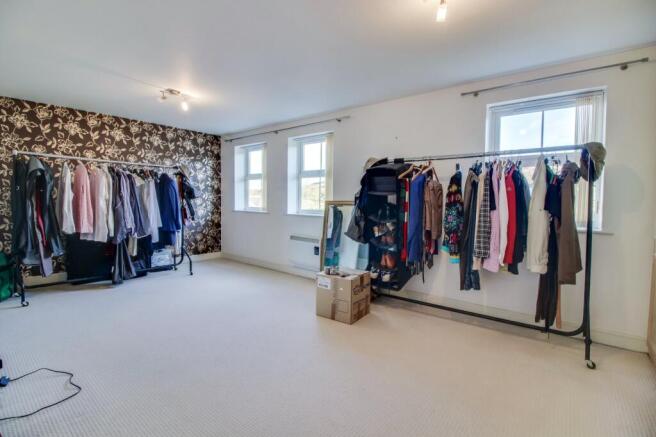 3 bed Flat for sale Image 10