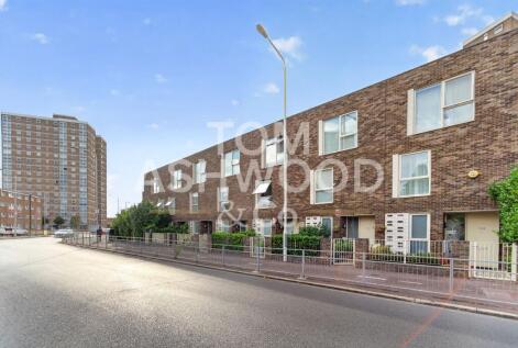 Wood Lane, Dagenham, RM8 1DR