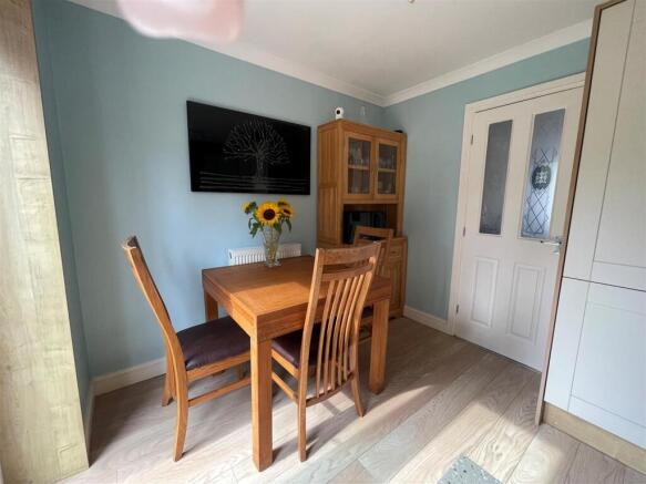 4 bed House for sale Image 6