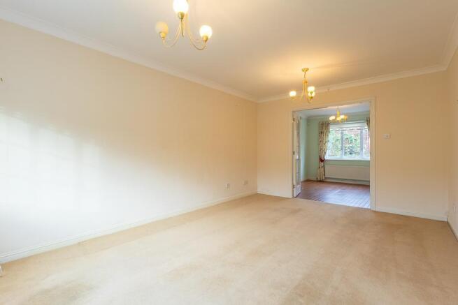 73, Waverley Park, Kirkintilloch, Glasgow, East Dunbartonshire, G66 2BL photo 3