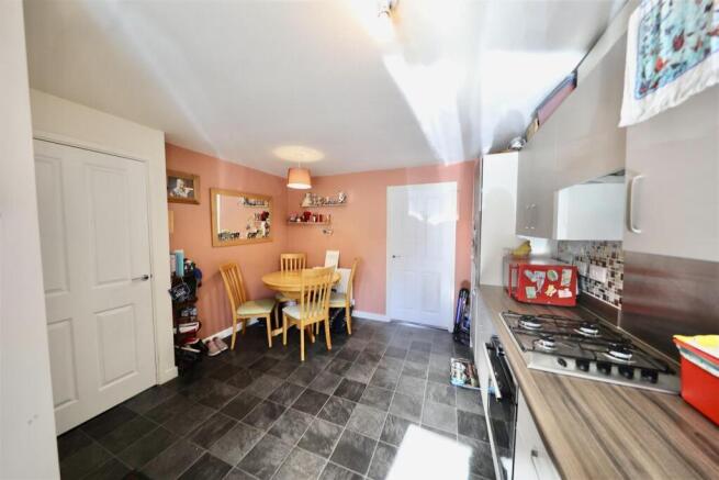 3 bed Semi-Detached for sale Image 7