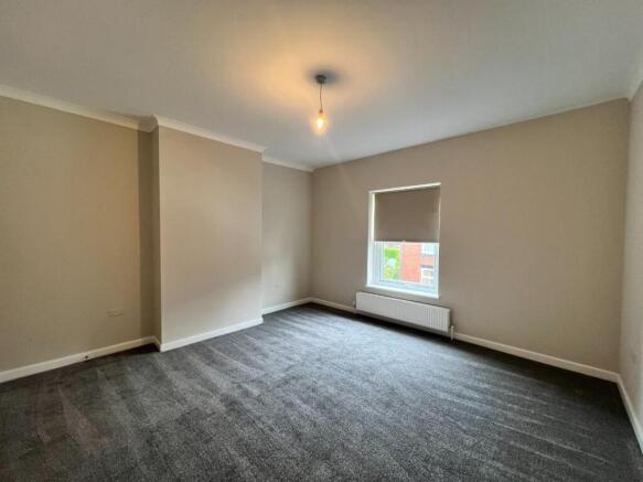 2 bed Terraced to rent Image 6