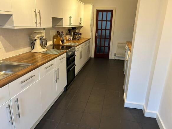 KITCHEN 2.jpg