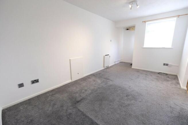 SITTING/DINING ROOM