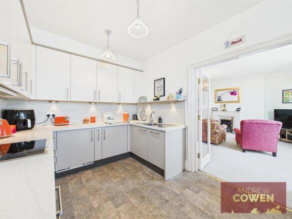 2 bed Apartment for sale Image 9