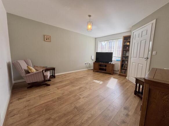 Living room 2.jpg