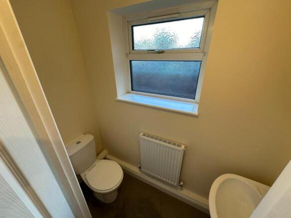 2 bed Terraced to rent Image 5